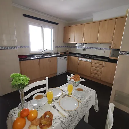 Seaside Escape - 3 Bedroom Sleeps 6 Apartment