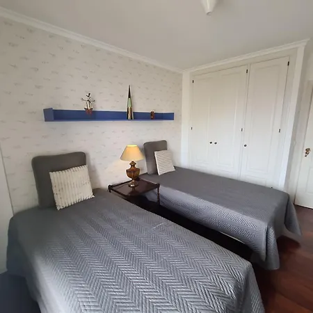Seaside Escape - 3 Bedroom Sleeps 6 Apartment *
