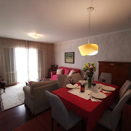 Seaside Escape - 3 Bedroom Sleeps 6 *
