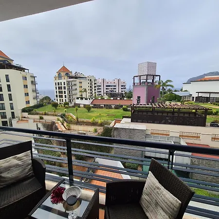 Seaside Escape - 3 Bedroom Sleeps 6 *