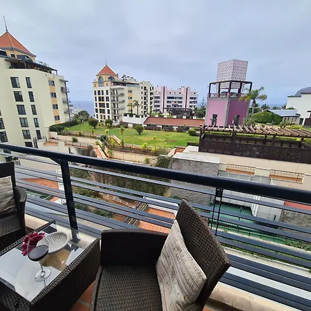 Seaside Escape - 3 Bedroom Sleeps 6 Funchal (Madeira)
